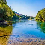 Kovac Riverfront Apartman *
