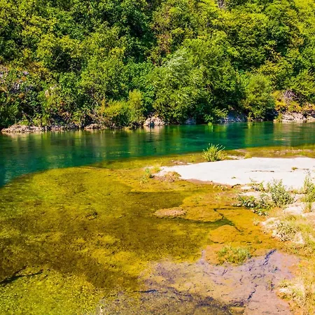 Kovac Riverfront * موستار